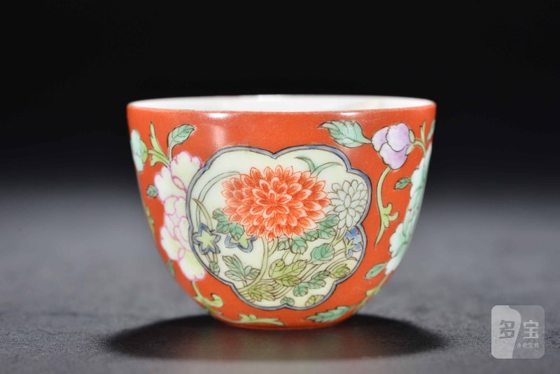 清 珐琅彩珊瑚地开光花卉杯 - 图1